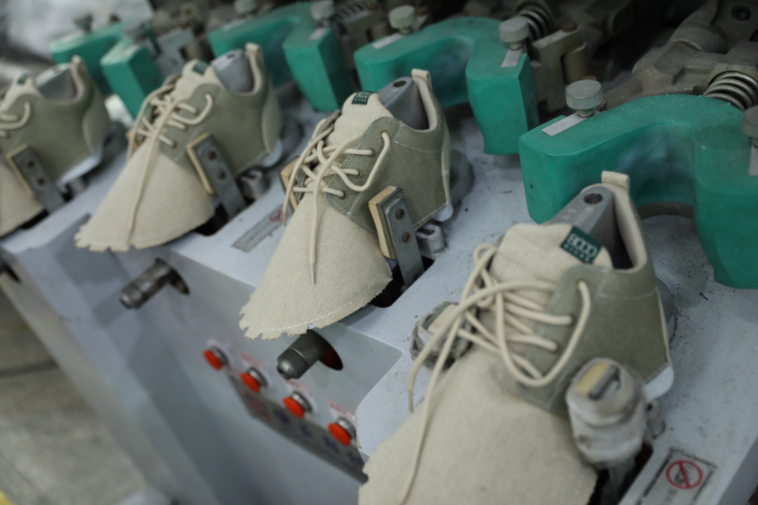 『8000KICKS』工場の様子