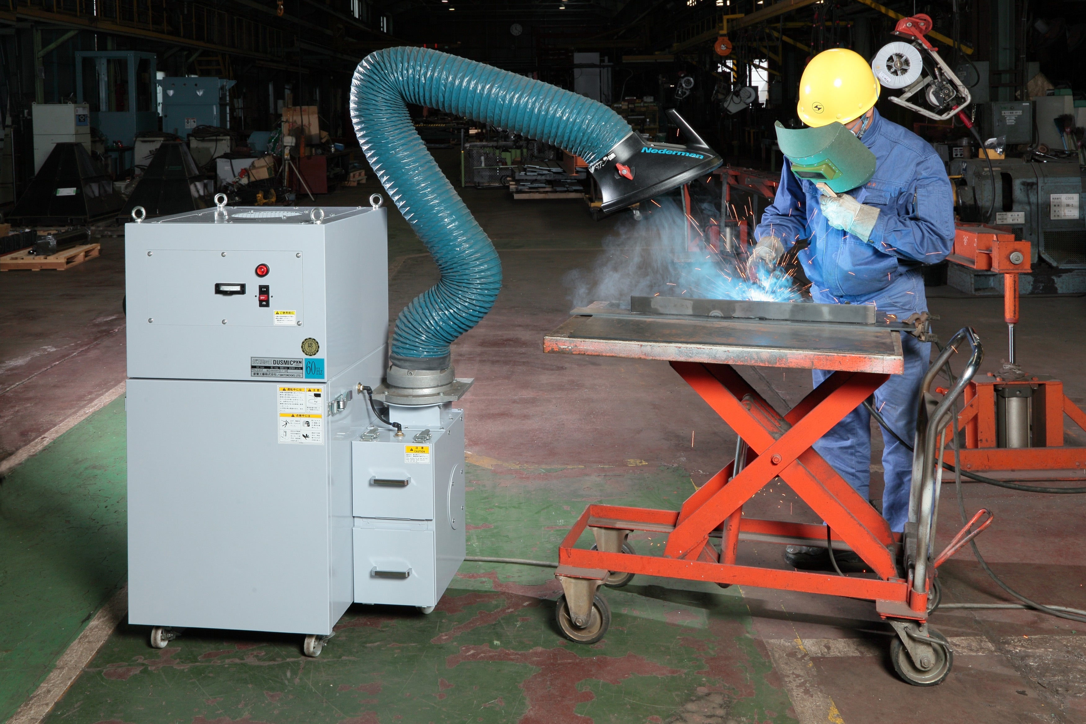 微細なヒュームを捕集して快適な作業空間に