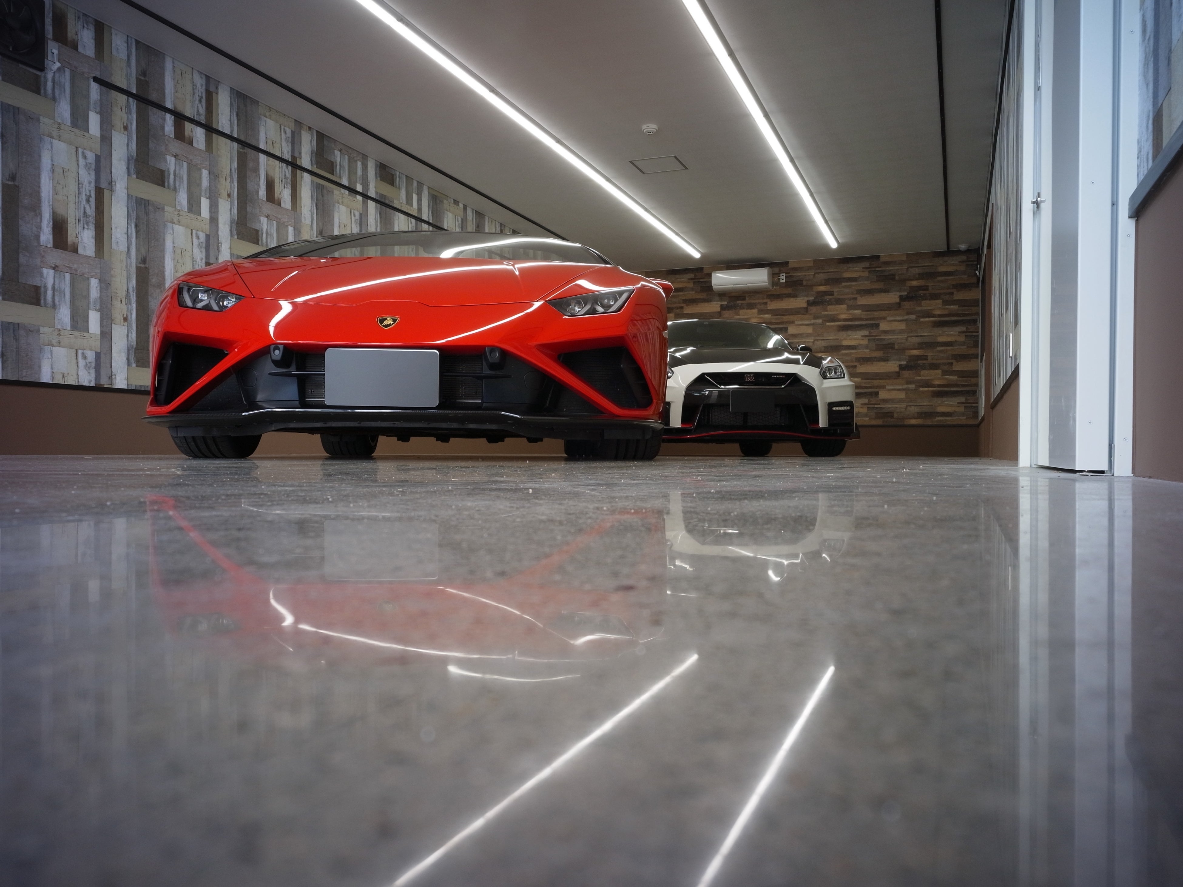 商業施設、マンションエントランスやガレージの床面でも導入