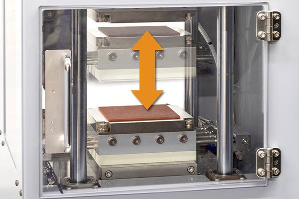 高精度な位置、荷重、速度や温度調節が可能なプレス加工