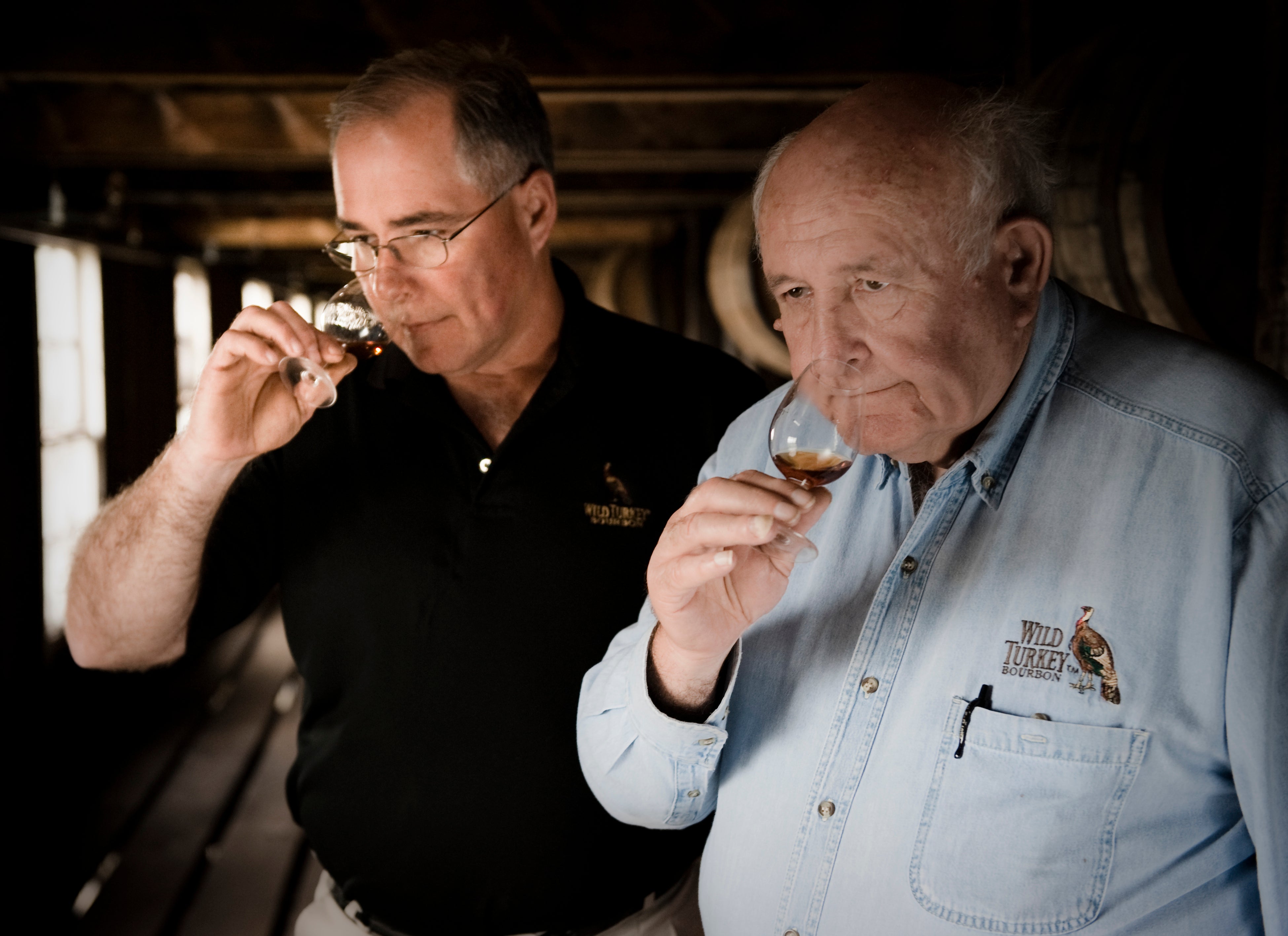 エディー・ラッセル(左)とジミー・ラッセル(右)の父子マスターディスティラー