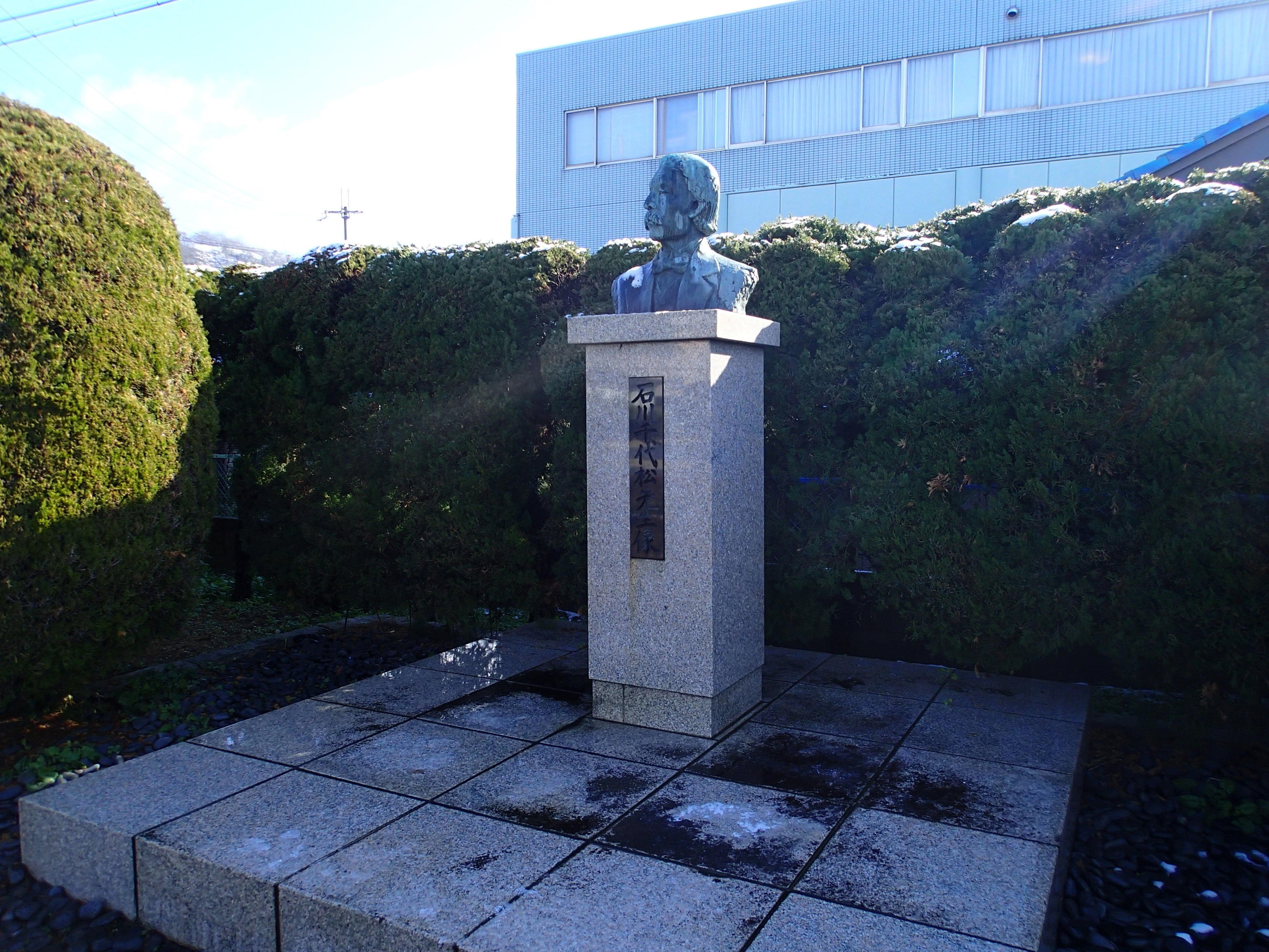 彦根市にある石川千代松像　提供：琵琶湖博物館　川瀬成吾