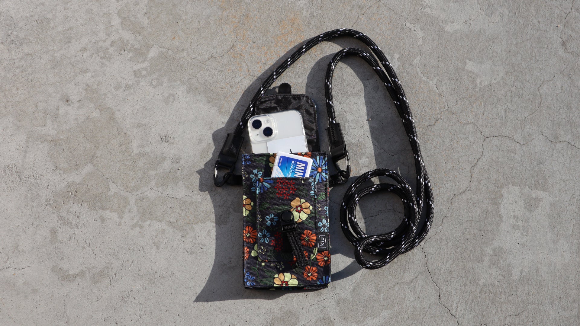 KiU - ★新品★KiU×SUPER BEAVER★ウォーターリペレントフォンポーチ KiU - ☆新品☆KiU×SUPER BEAVER☆ウォーターリペレントフォン