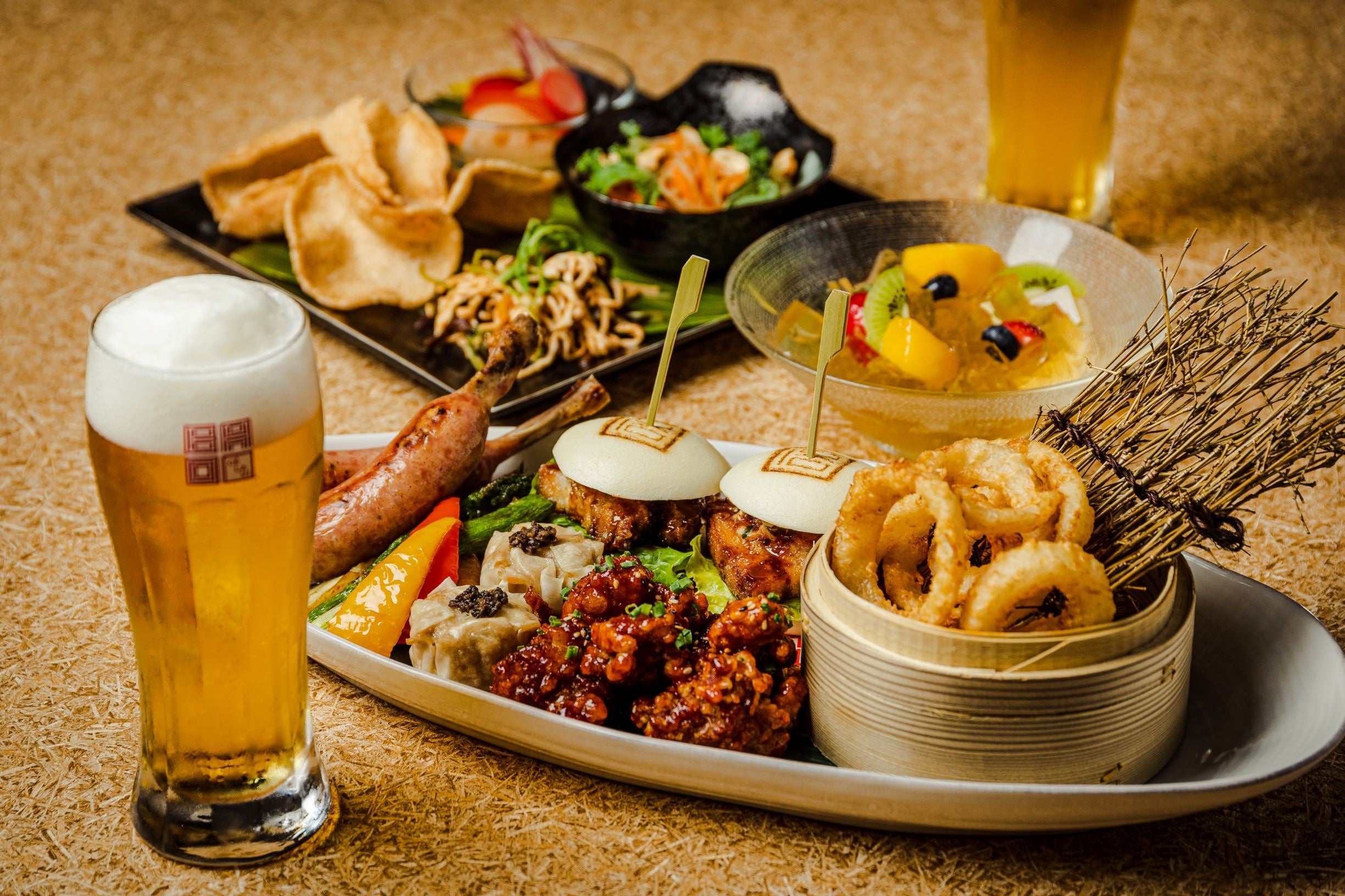 アジアが香るバラエティ豊かな料理の数々