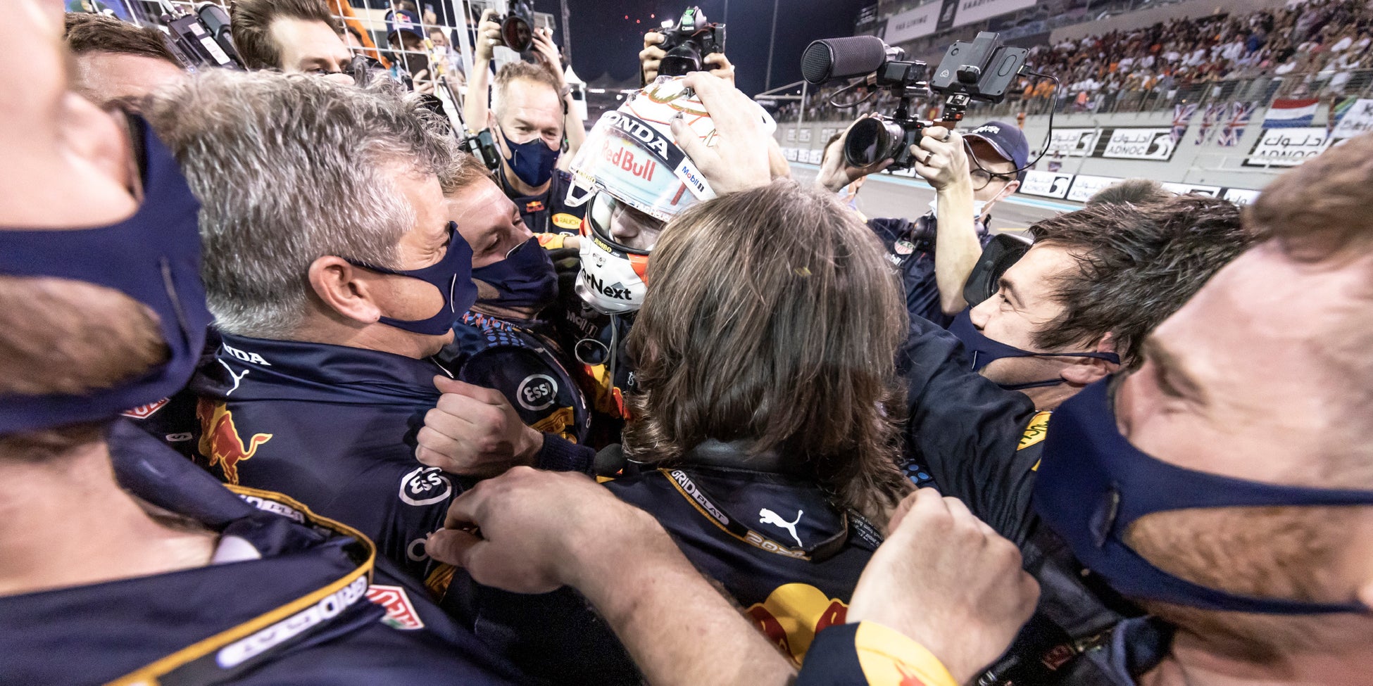 30年ぶりの王座奪還 ホンダf1の感動を記録した熱田 護 写真集 Champion を3月3日 木 に発売 株式会社インプレスホールディングスのプレスリリース 30年ぶりの王座奪還 ホンダf1の感動を記録した熱田 護 写真集 Champion を3月3日 木 に発売 株式会社インプレスホールディングスのプレスリリース