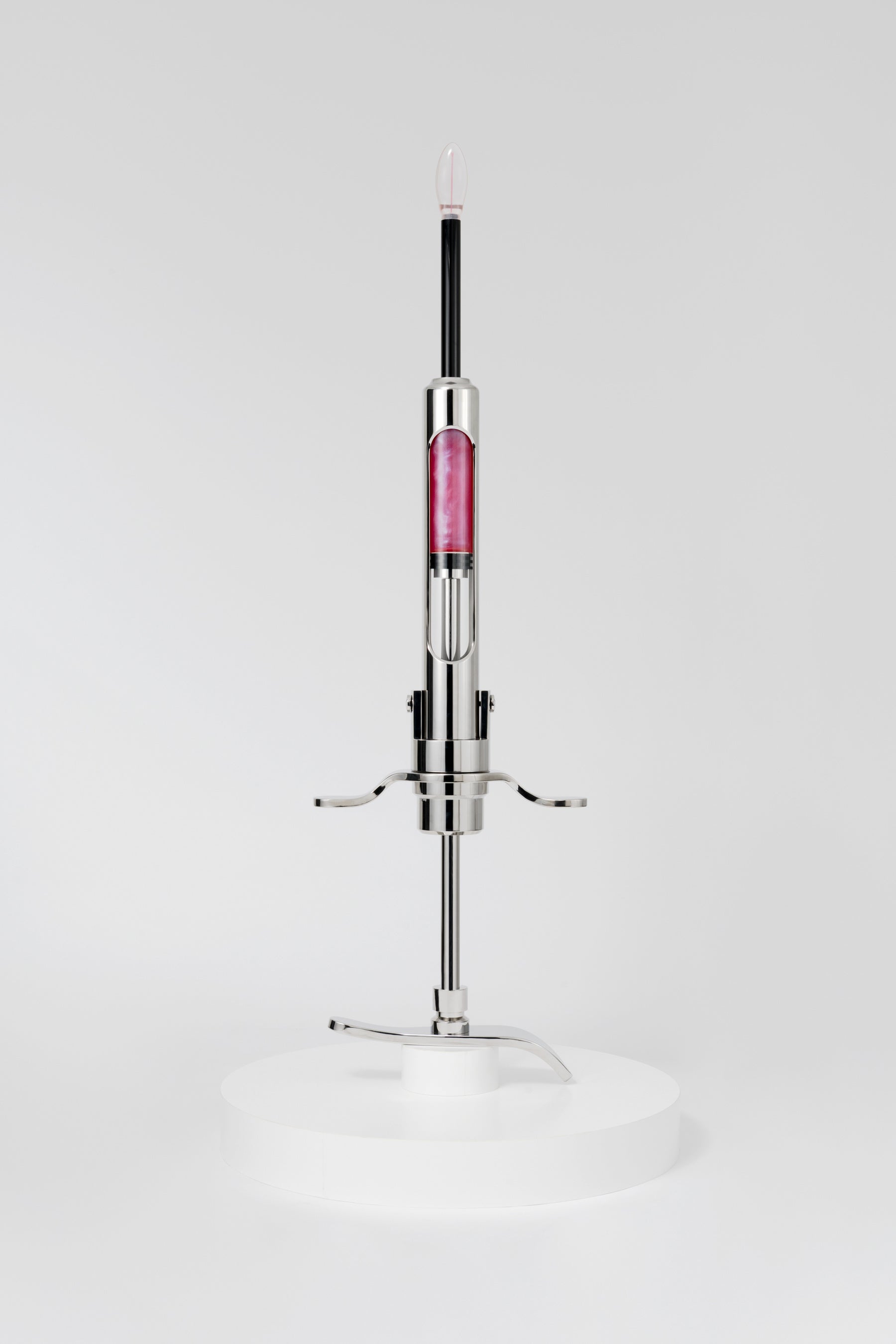 《Lip Gloss》2020　ステンレス、アクリル、樹脂、台座