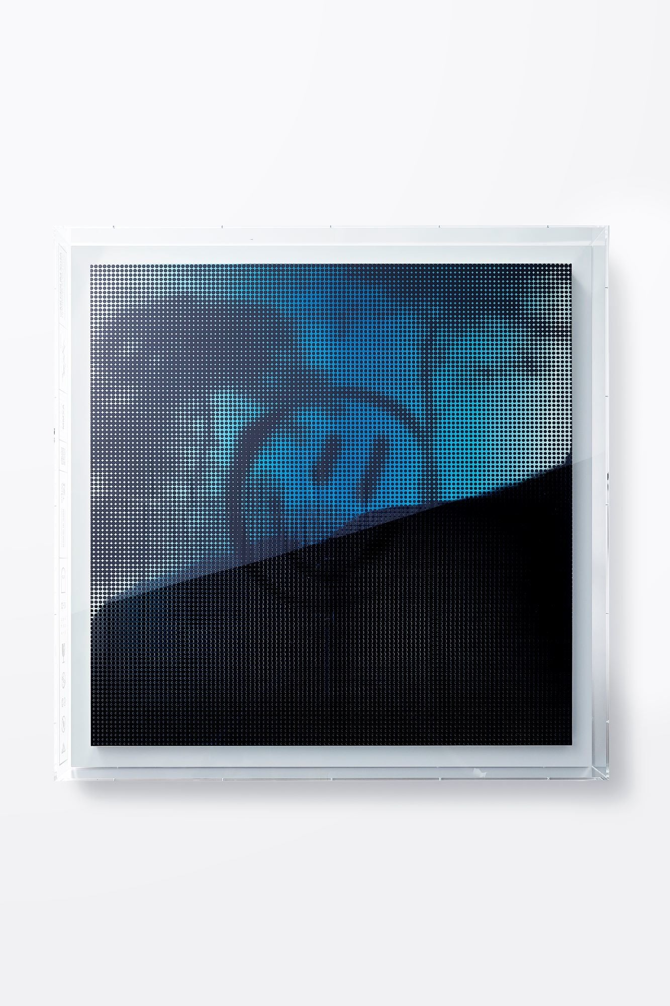 《Early Morning, Tarpon Springs》2020　UVプリント、銀鏡メッキ塗装、アクリル額装 　※参考作品