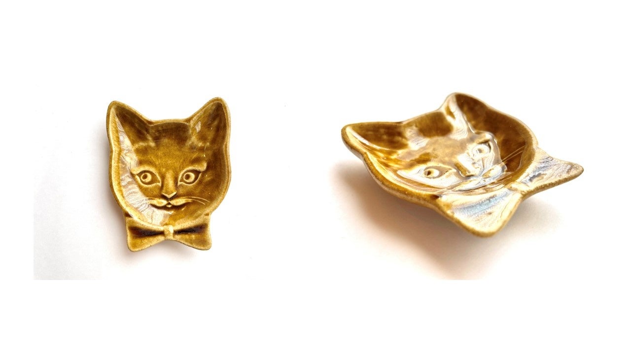 蝶ネクタイをした猫豆皿