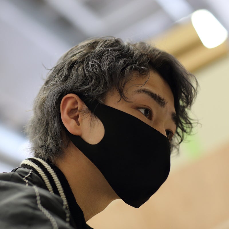 絵を描くことによって物語を紡いでゆくアーティスト・長島伊織の