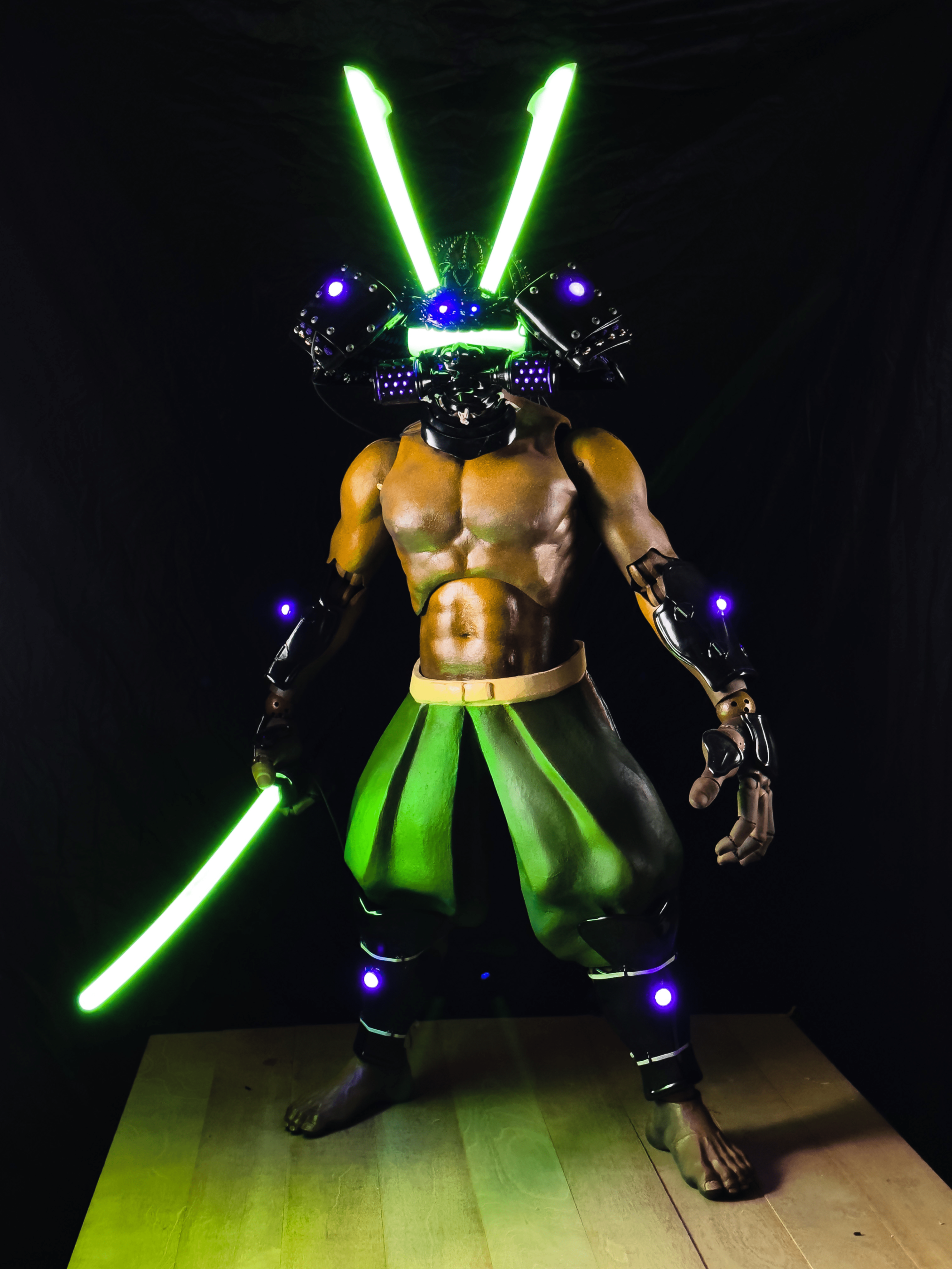 MAREBITO#2_ネオ剛の者, 1300×700×800, 木曽檜、真鍮、人工漆、アクリル絵具、led, 2023