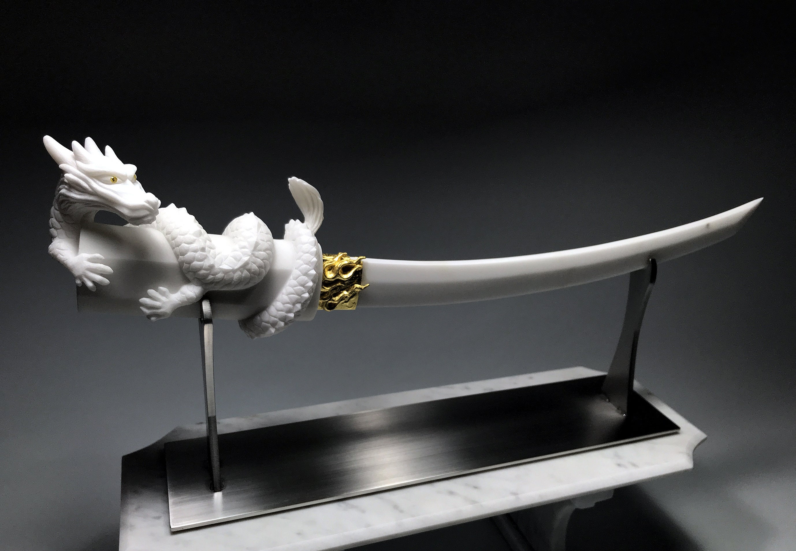 銀座 蔦屋書店】石を素材に巧みな彫刻技術で独自の世界観を表現する