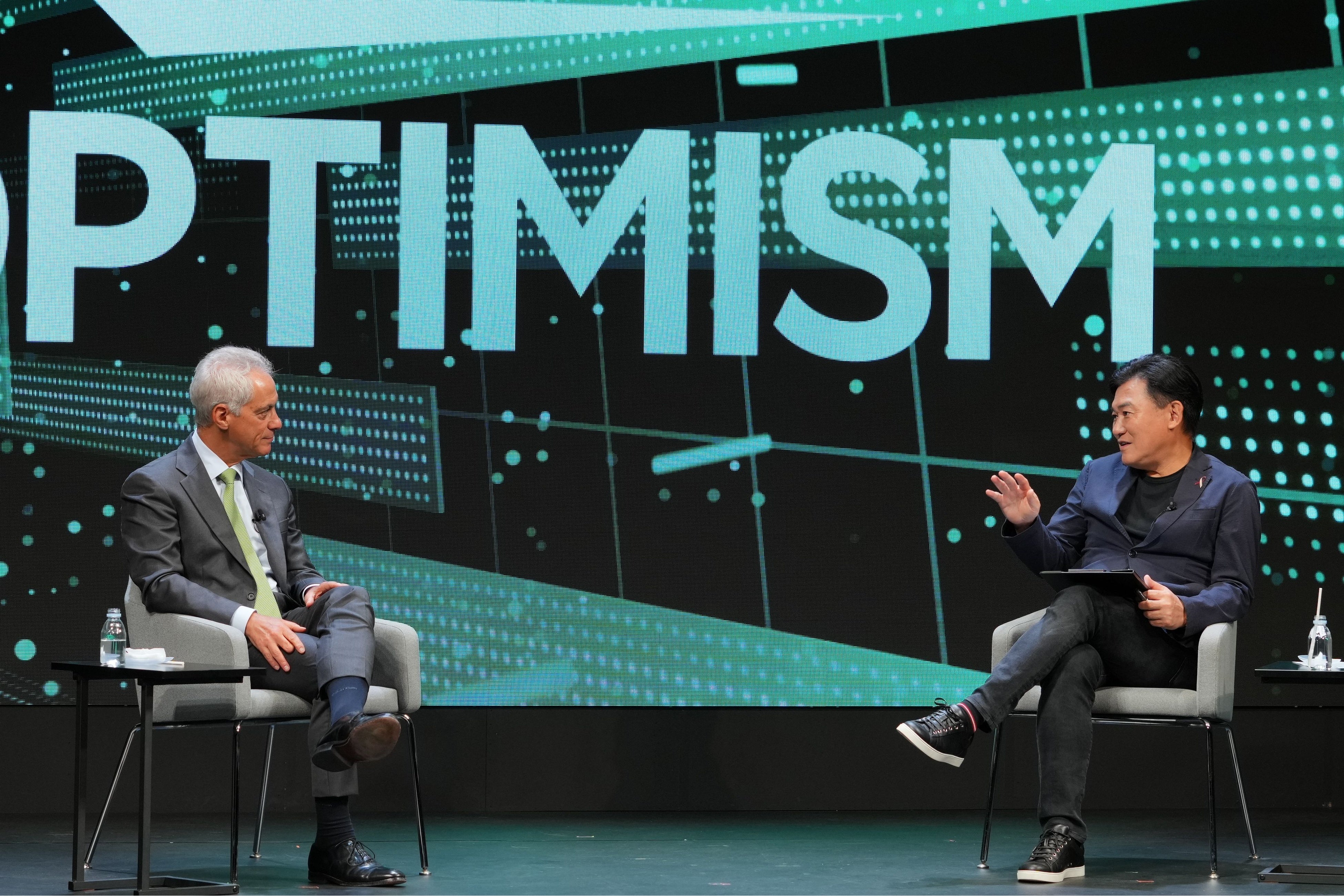 （左）ラーム・エマニュエル氏 （右）三木谷 浩史