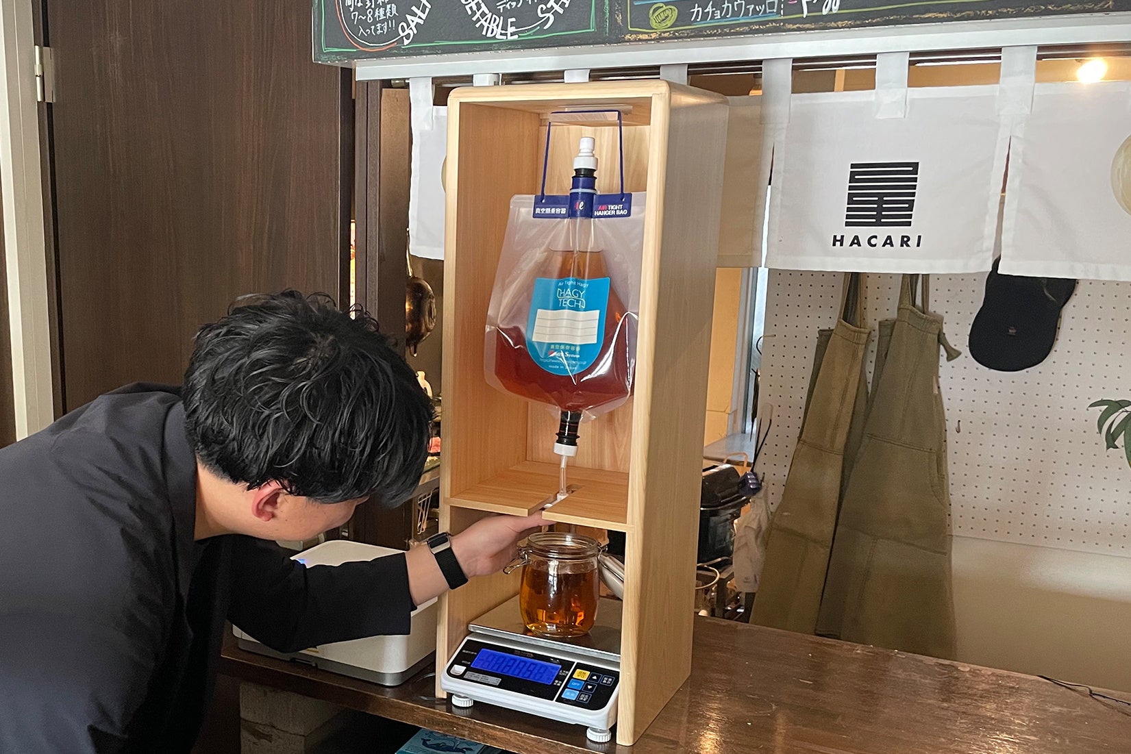 △液体用の真空容器を活用した「無添加ベジブロス」の量り売り