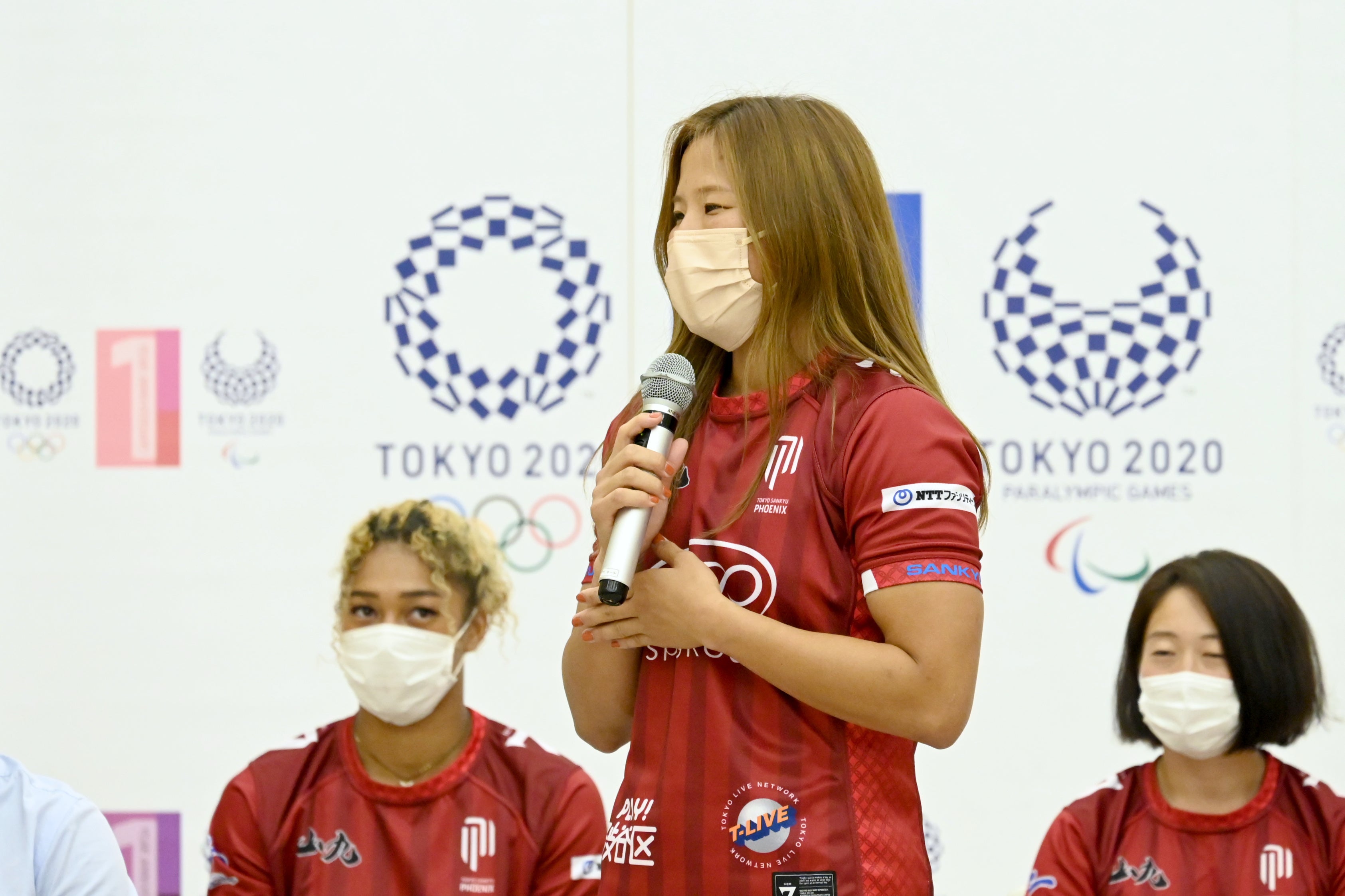 挨拶をする岡田はるな選手