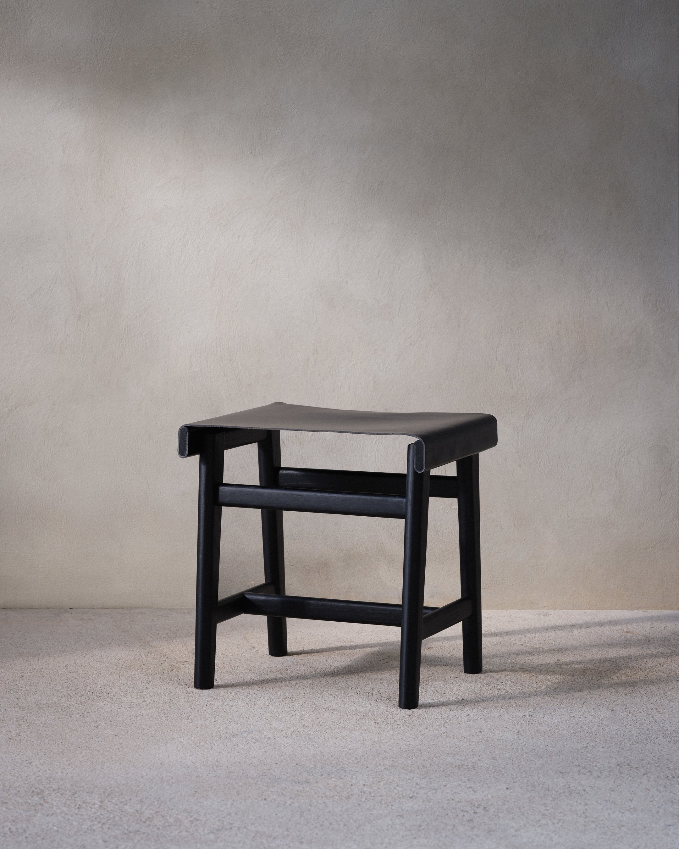 STOOL 01_W45xD35xH46_¥79,900