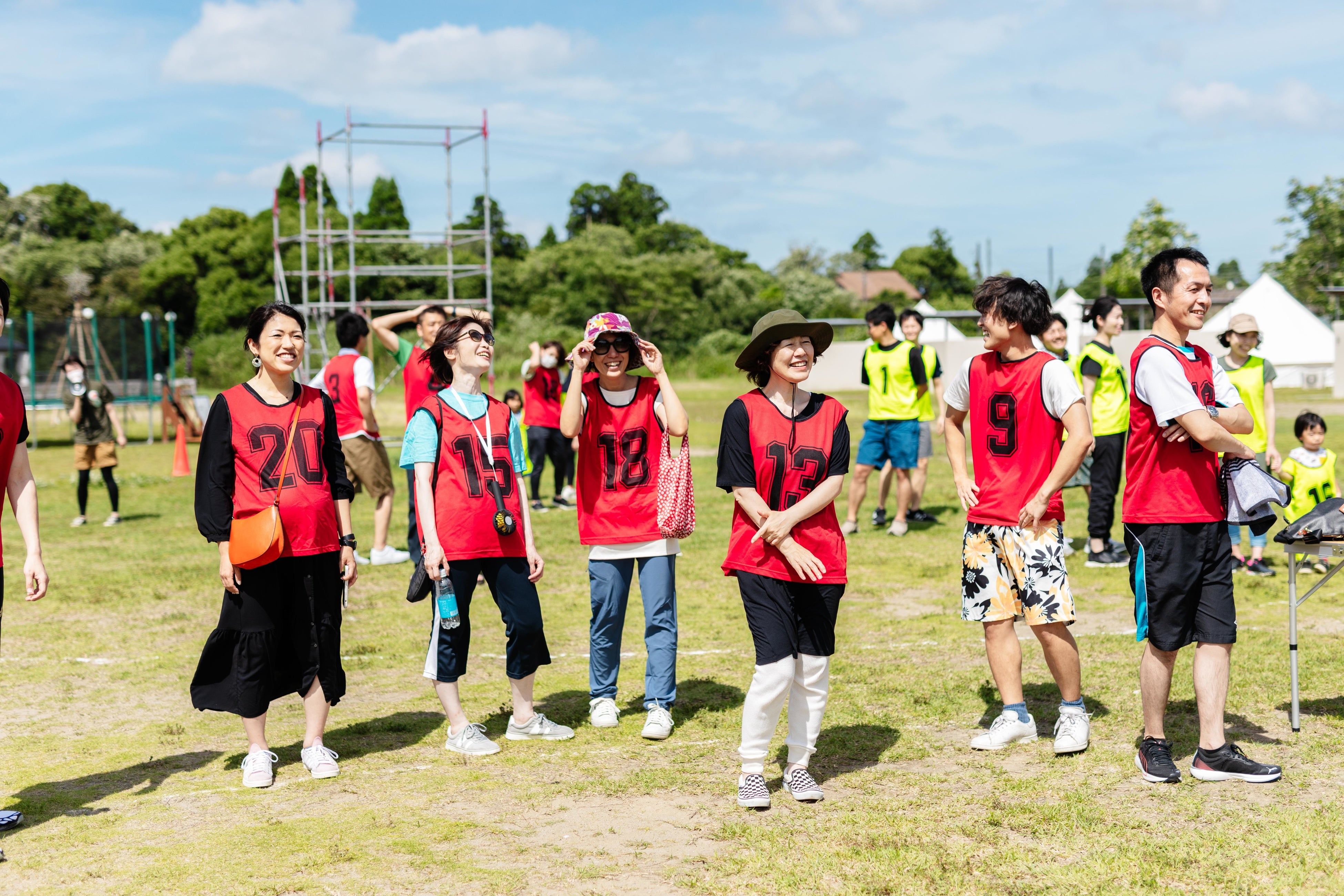 チームビルディングを目的とした障害物競争を実施