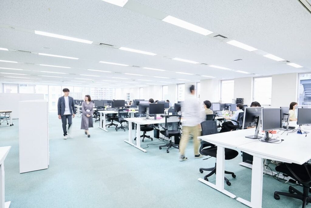 企業としてのフットワークが軽くなる！業務のアウトソース化による意外な効果とは