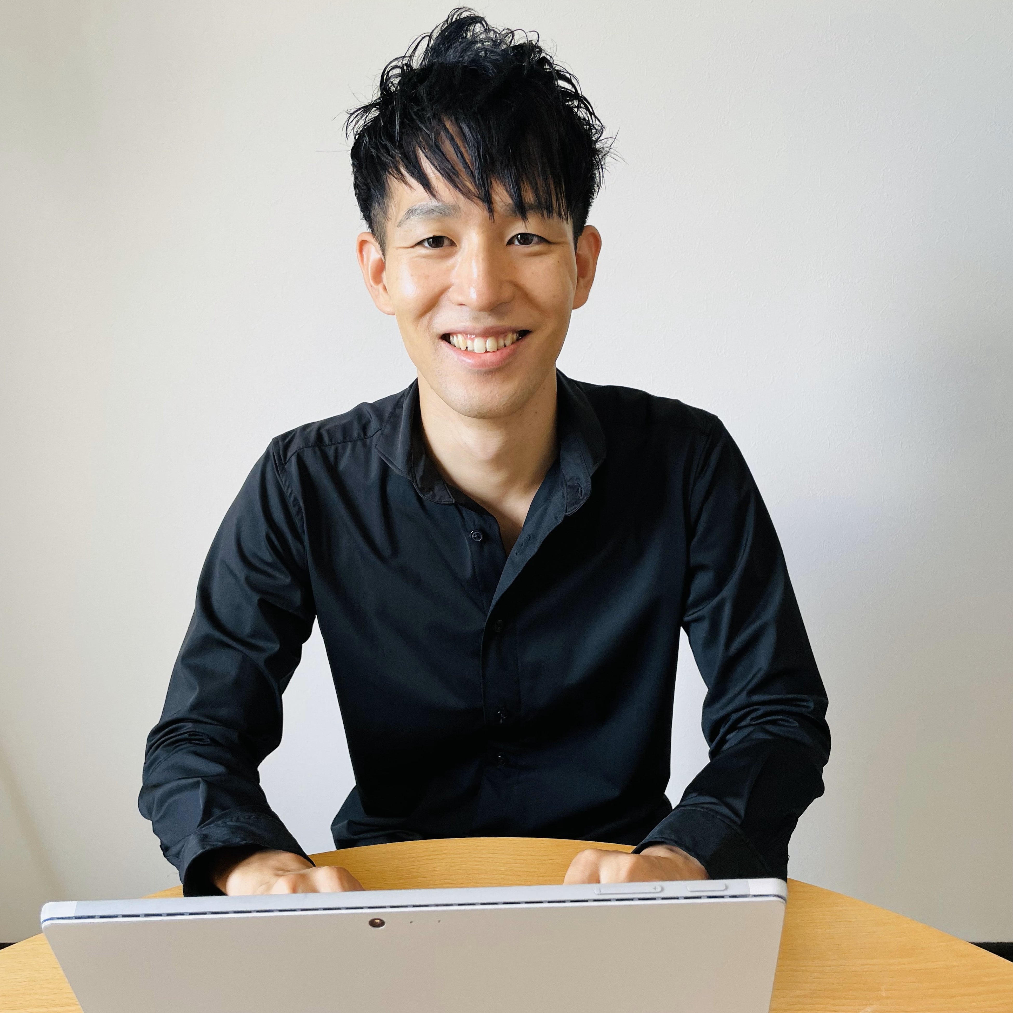 株式会社ニット　黒木悠祐