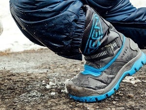 独自開発の蛇腹パーツ<KEEN.BELLOWS FLEX>でアッパーの柔軟性をアップ