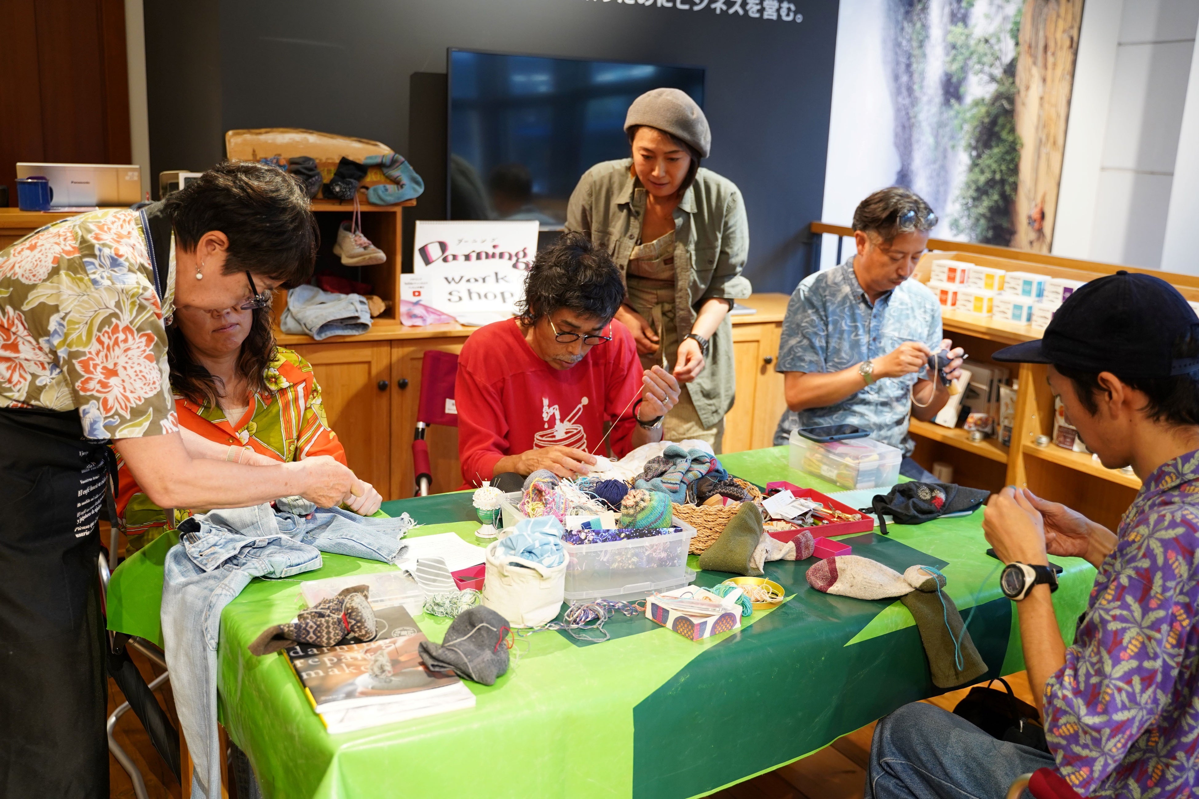 6. ダーニングワークショップ 会場：パタゴニア 東京・渋谷 2F