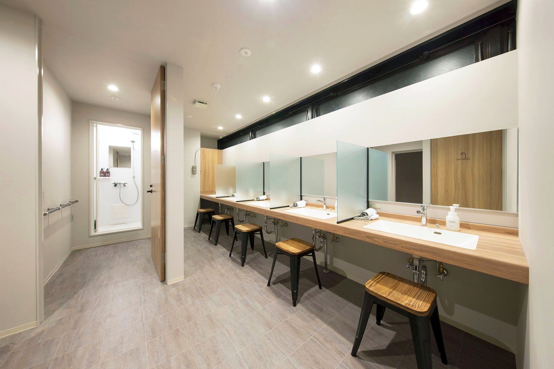 シャワールーム