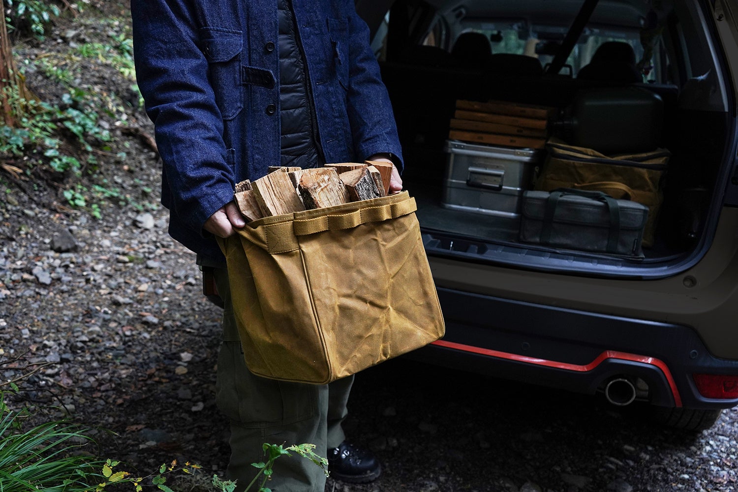 重いものを安定して運べる、太く頑丈な持ち手。