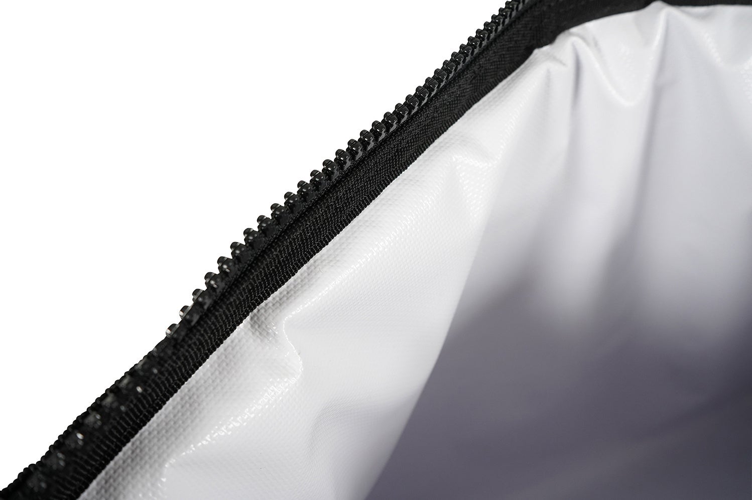 魚のヒレで傷つかないインナー素材