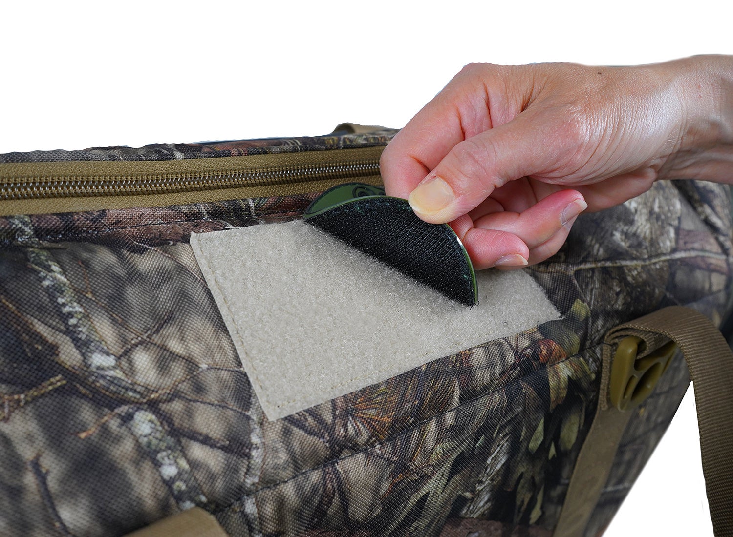 面ファスナーには、ワッペンを取り付けられます。