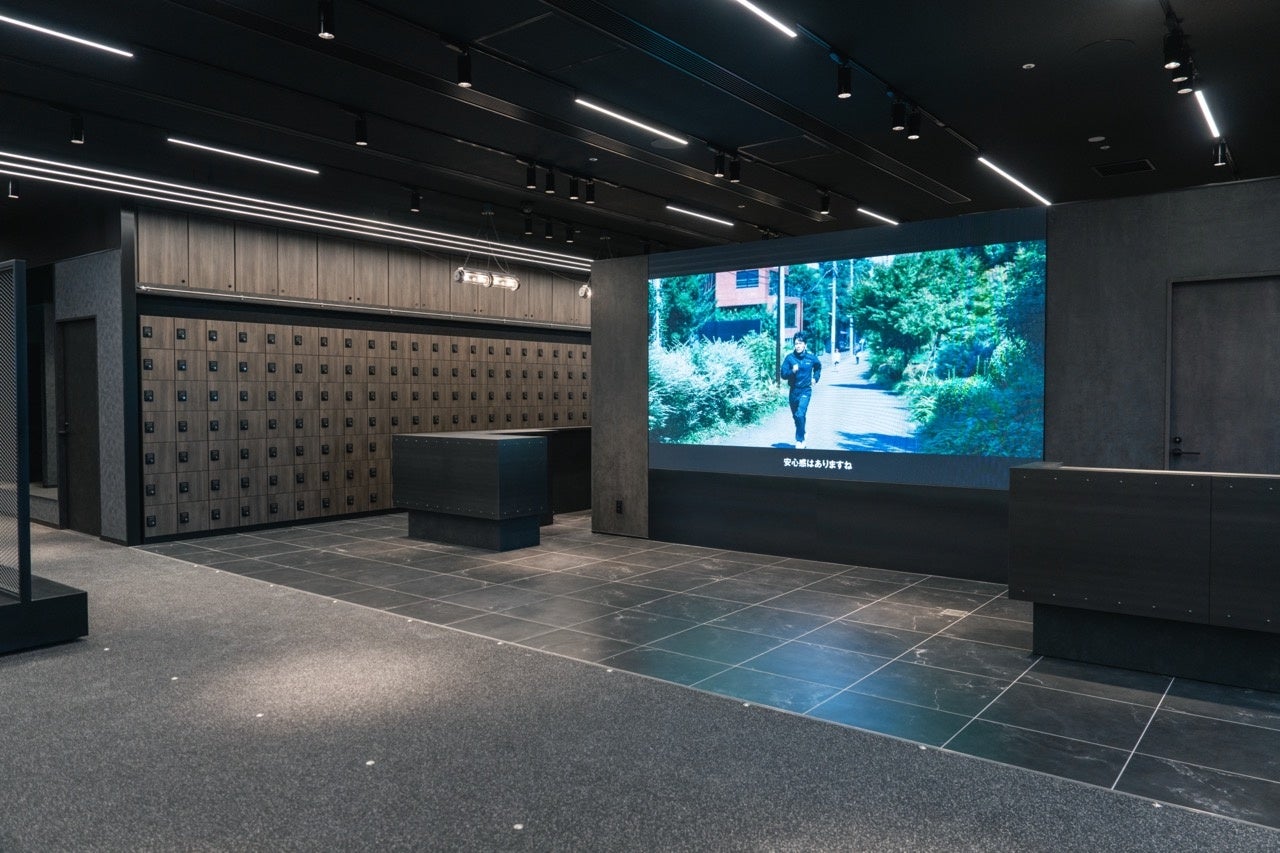 150インチの大型LEDパネルを設置