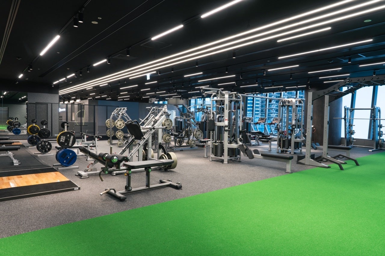 現店舗よりも約2.5倍の広さとなる400平米（121坪）のトレーニングエリア