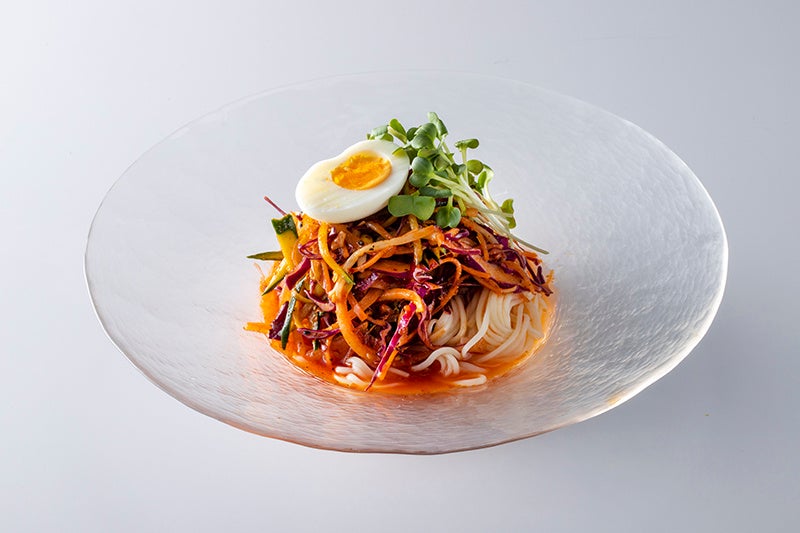 彩りにんにくピリ辛ピビンめん