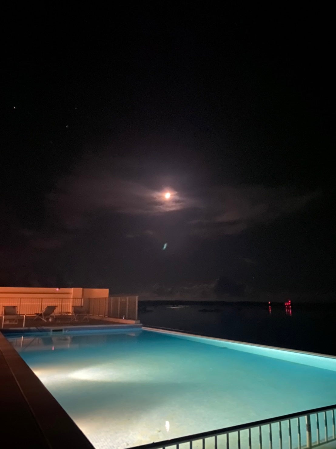 ナイトプール