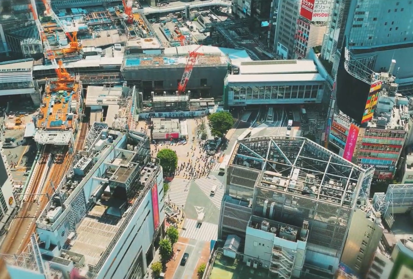 渋谷センター街をドローンで撮影したもの