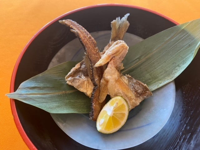 〈季節の逸品〉鮎の竜田揚げ (8月16日～31日)