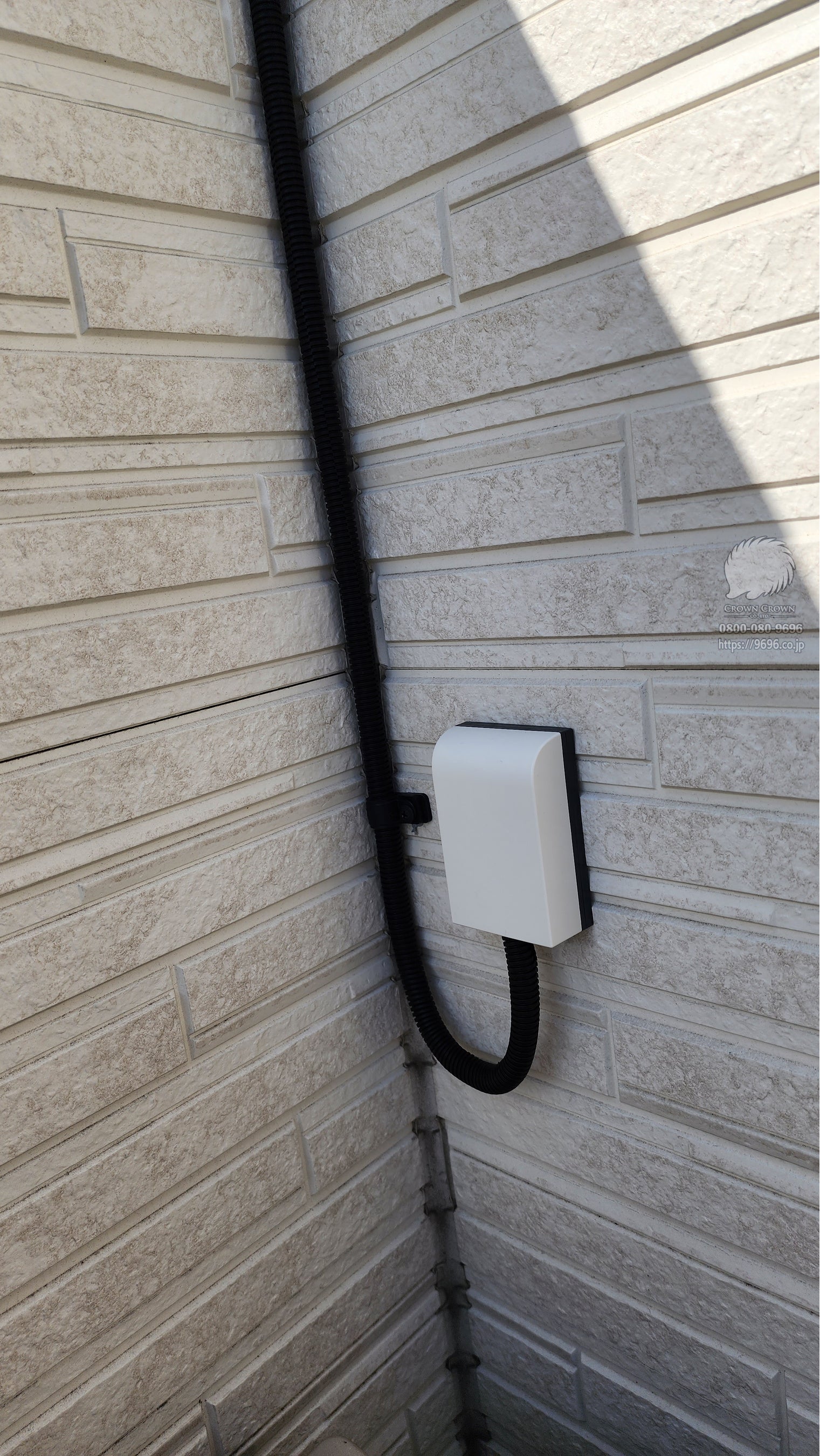 屋外の入線カバー