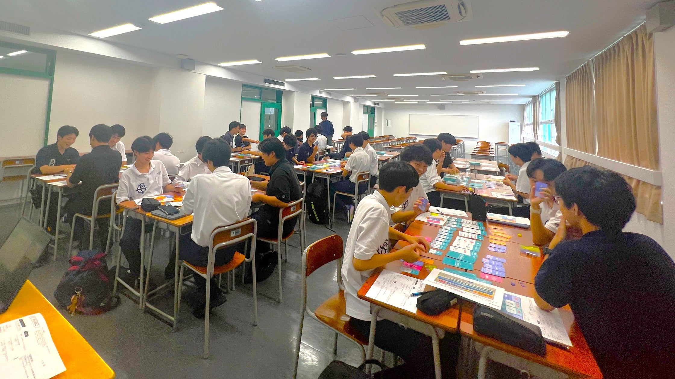 高校生が「人生の練習」!金融・キャリア教育ゲームで将来設計を学ぶ 高校生が「人生の練習」!金融・キャリア教育ゲームで将来設計を学ぶ