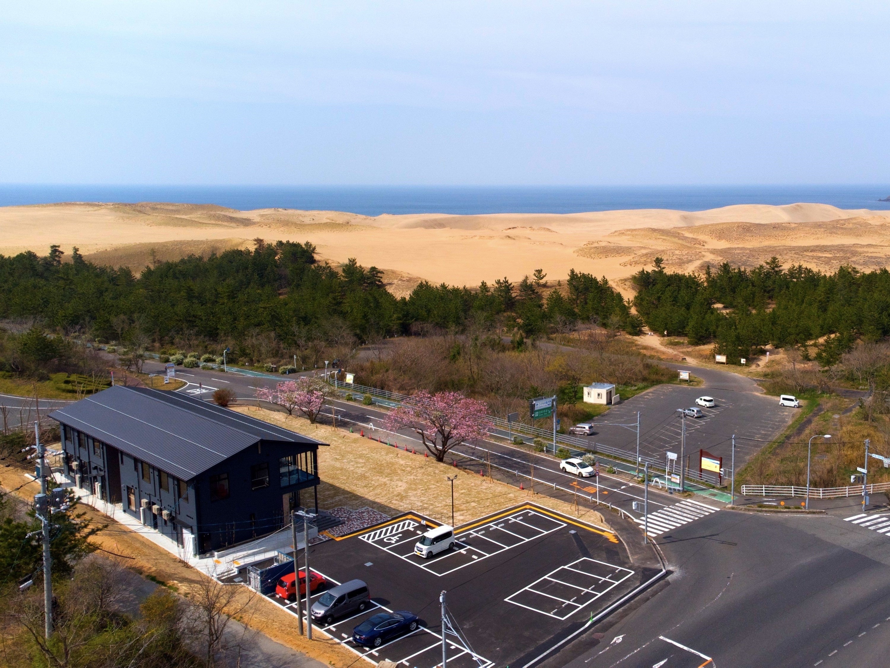 TOTTORI SAND BOXと鳥取砂丘全景