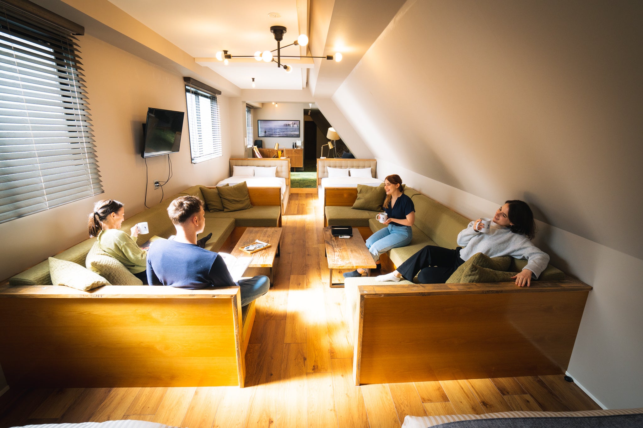 ご家族でもご利用いただける大きな客室もございます