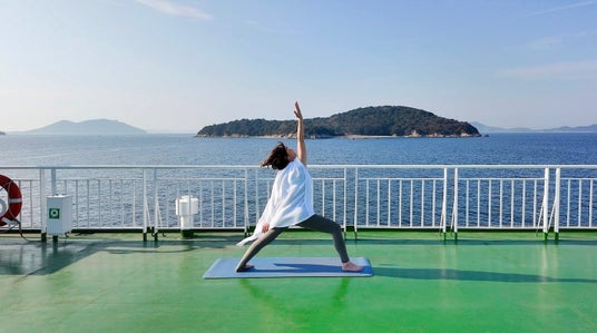 瀬戸内の多島美を望む「洋上のヨガスタジオ」が誕生! 瀬戸内の多島美を望む「洋上のヨガスタジオ」が誕生!
