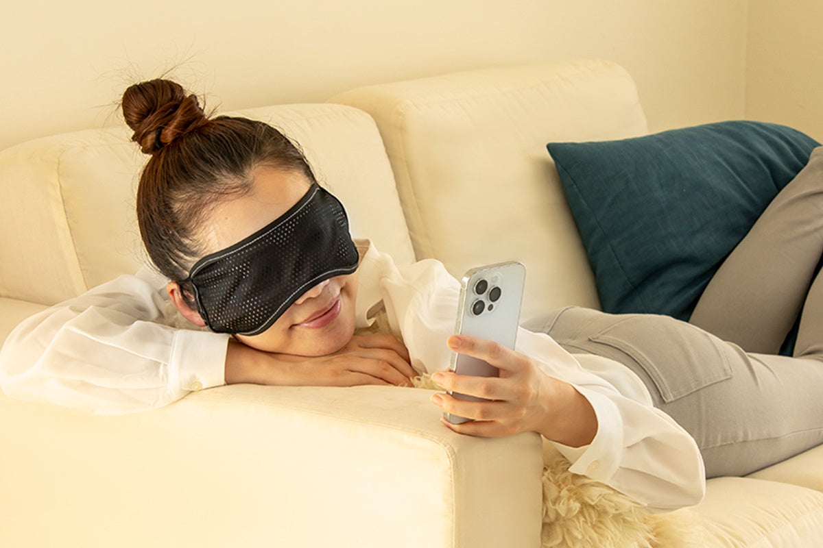 パソコン・スマホで疲れた目に。とにかく目をいたわるアイマスク『グラフェン ピントアイ』新発売。 | 株式会社アルファックスのプレスリリース