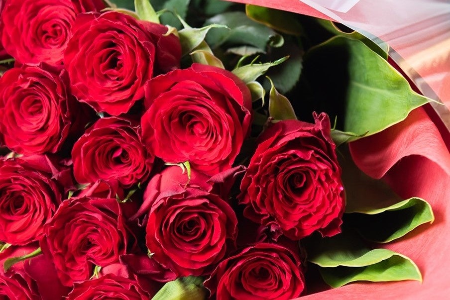 12本のバラの花束「ダーズンローズ」イメージ
