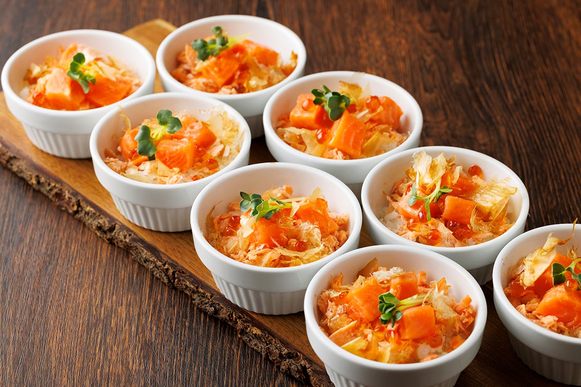 鮭ぶし“華ふぶき”北海道産いくらとサーモンのミニ親子丼（ディナー限定）