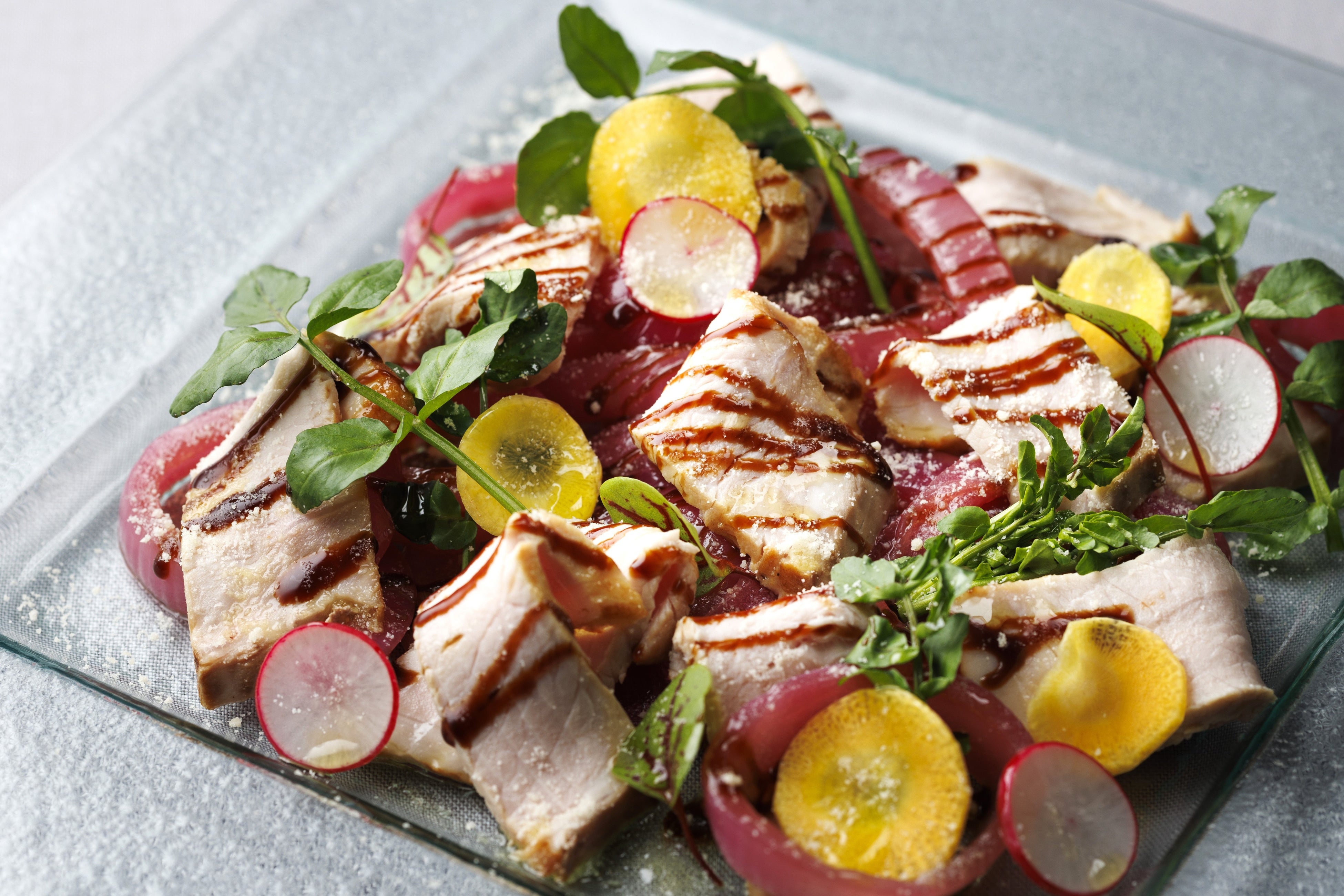 ポークタリアータ レッドオニオンとバルサミコ酢ソース（ディナー限定）