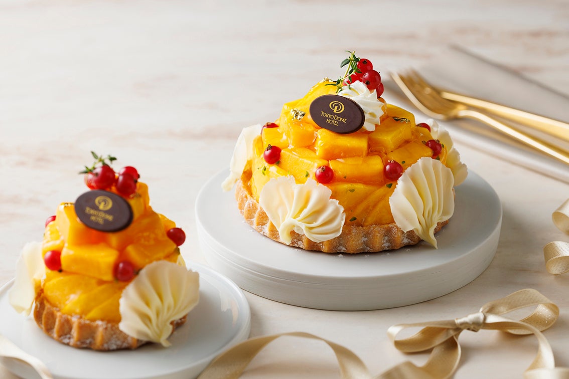 開業24周年記念スペシャルケーキ「宮崎県産マンゴータルト」（左：ピース　右：ホール）