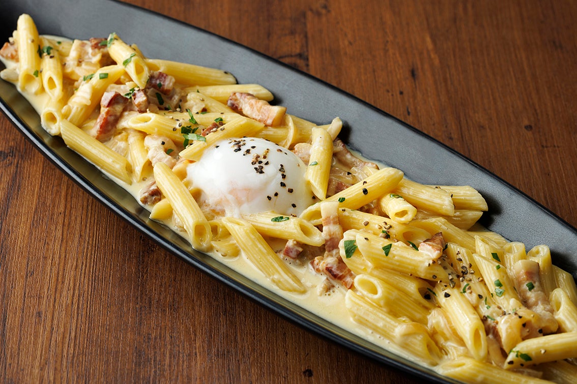 ショートパスタ 音更町竹内養鶏場 黄色い卵「玉艶」で仕上げたカルボナーラ風