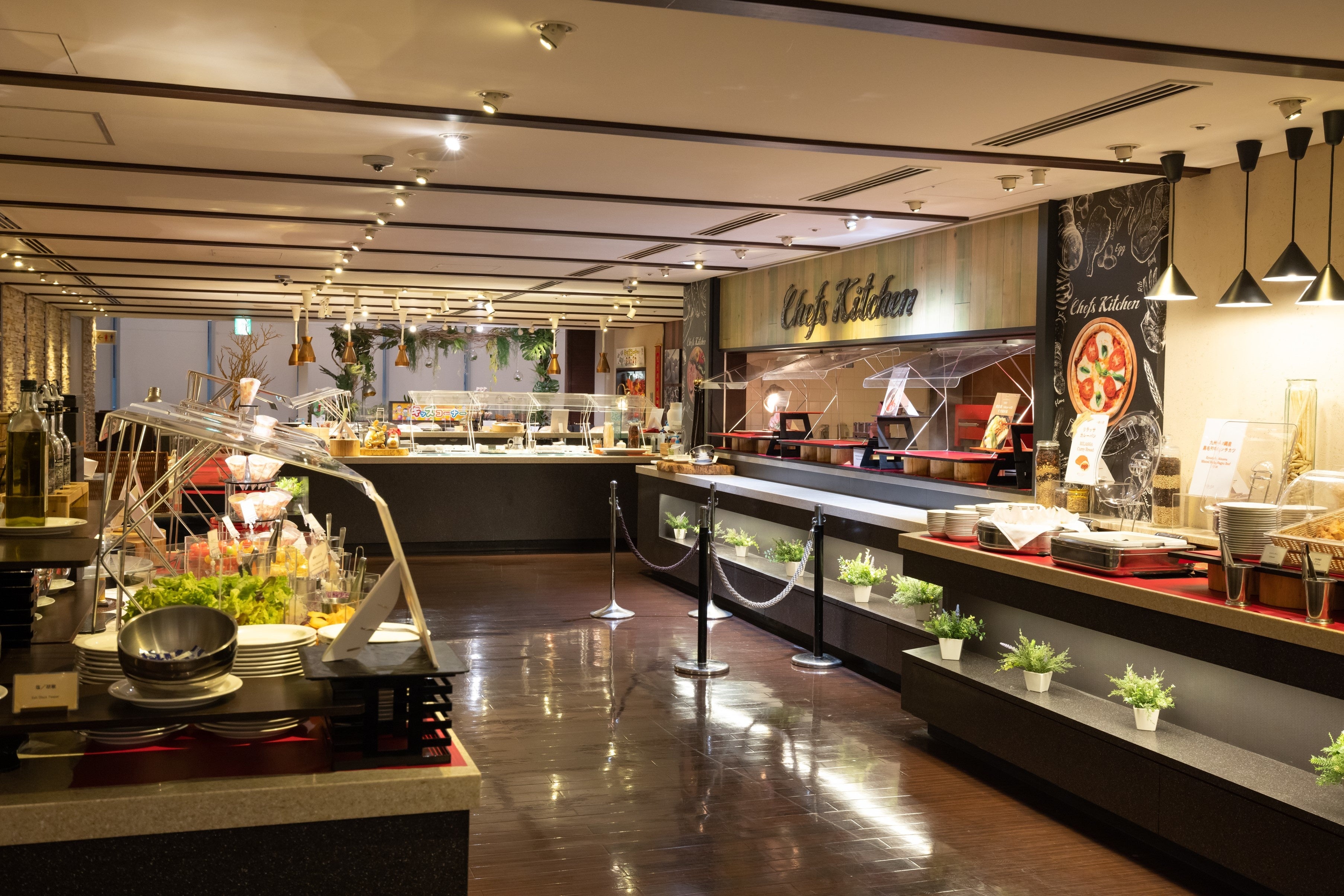 スーパーダイニング「リラッサ」店内