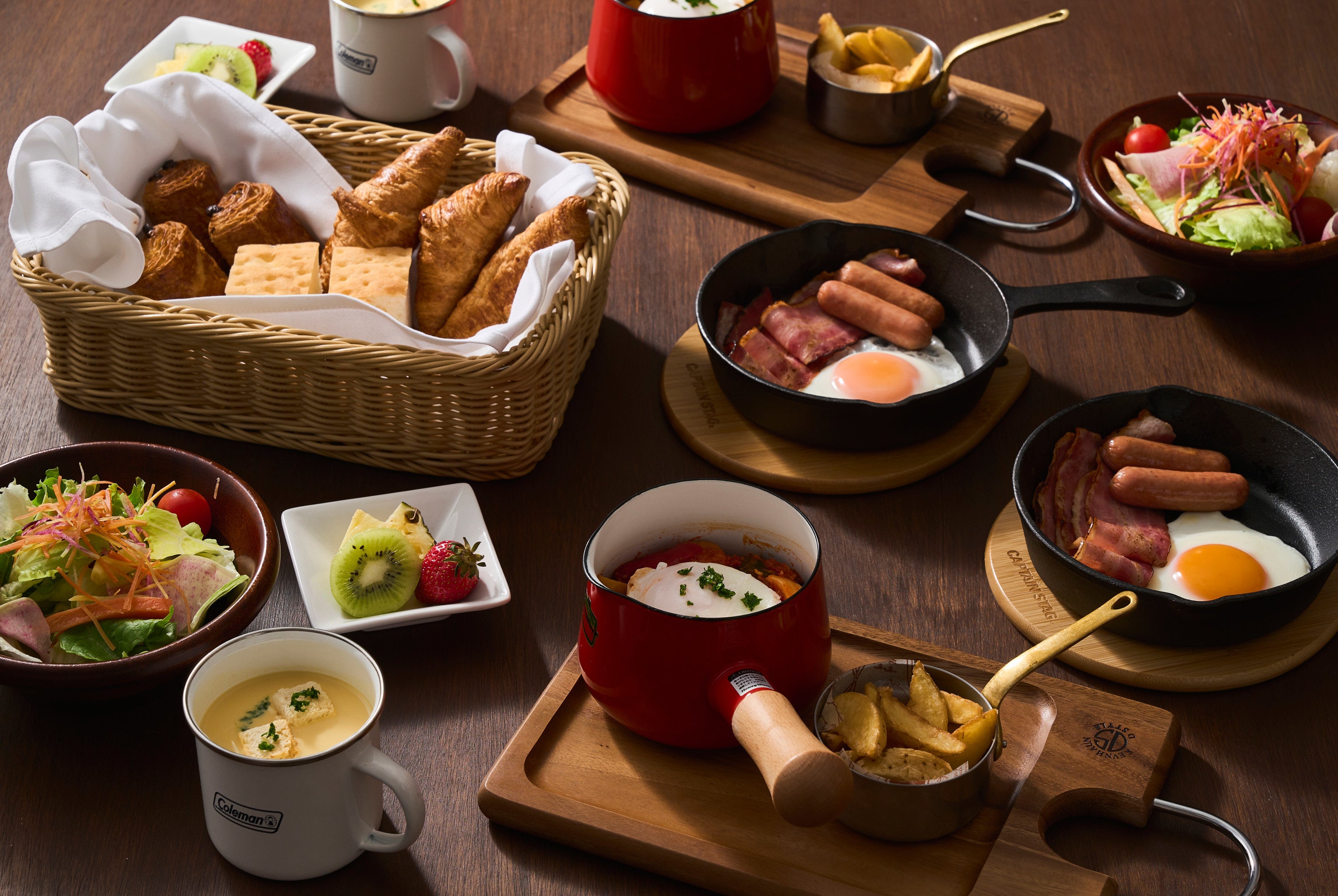 キャンプブレックファスト（写真は大人2名様分イメージ）