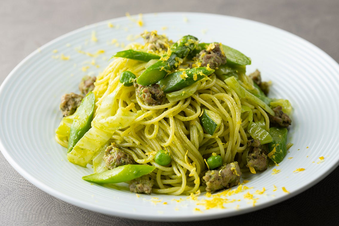 スパゲッティーニ サルシッチャと春野菜のヴェルデソース レモンの香り