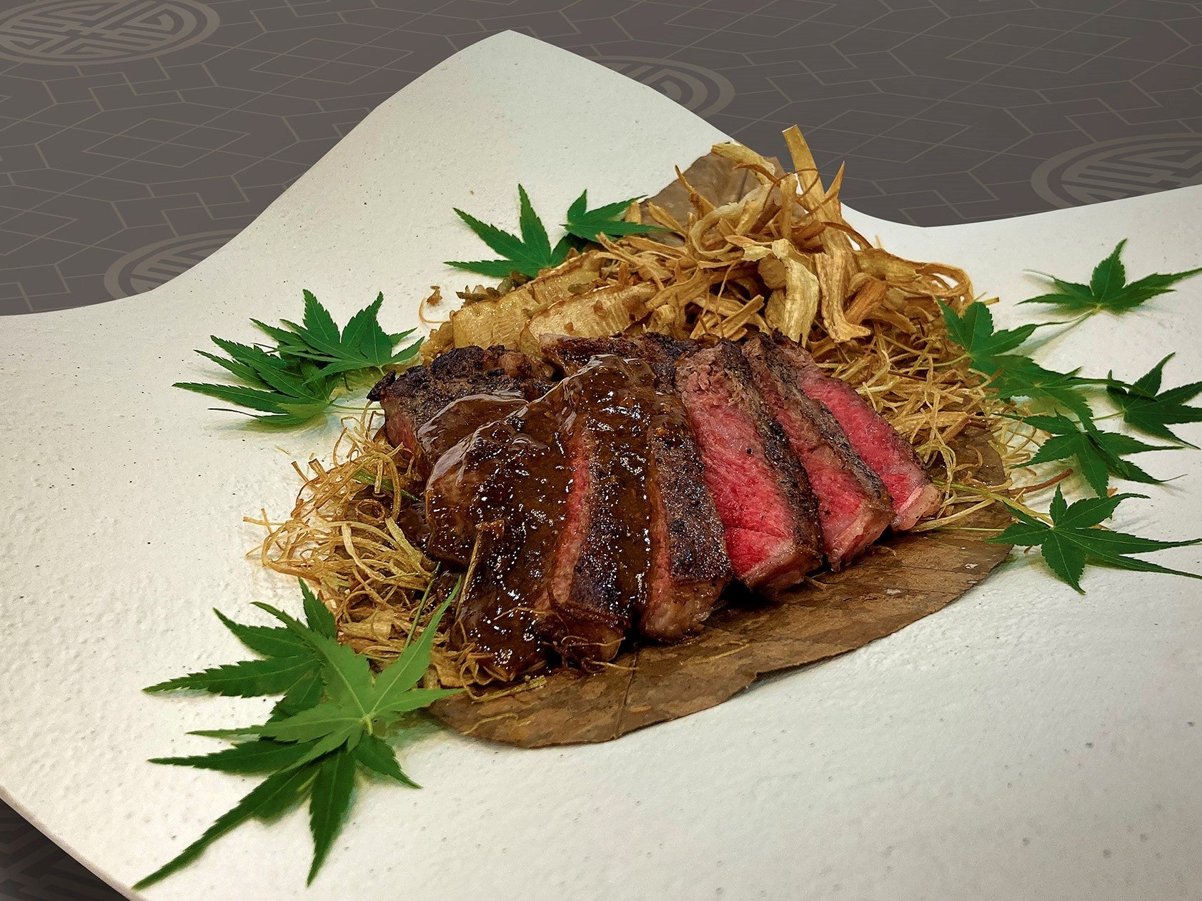 「土佐あかうし和牛サーロインステーキ 蜜椒ソース」