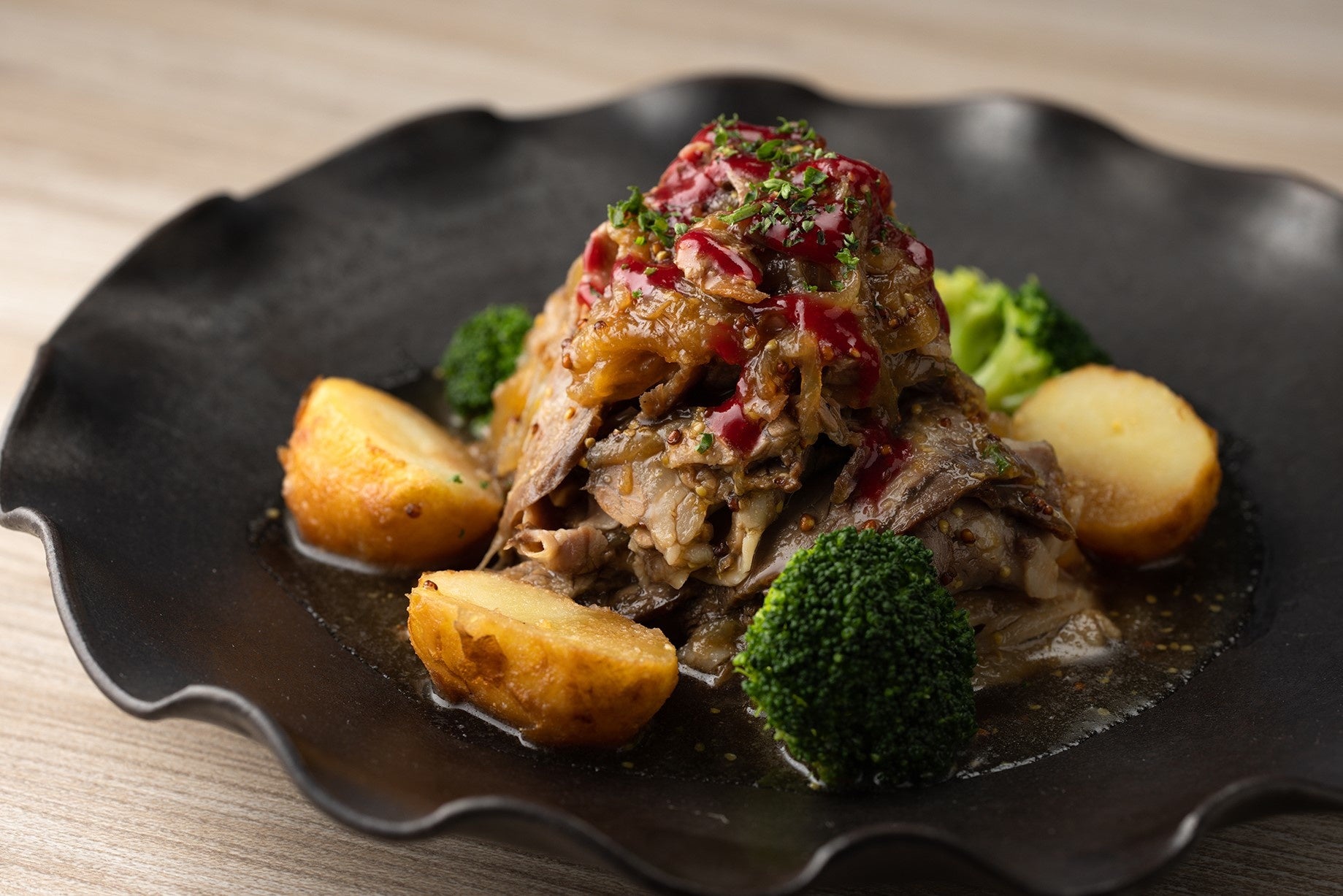 牛バラ肉のハニーマスタード煮 フランボワーズ風味（ディナー限定）